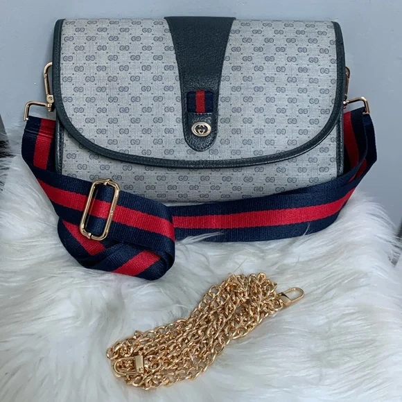 ❌SOLD❌Authentic vintage Gucci navy micro GG pouch clutch converted to crossbody - Picture 7 of 17